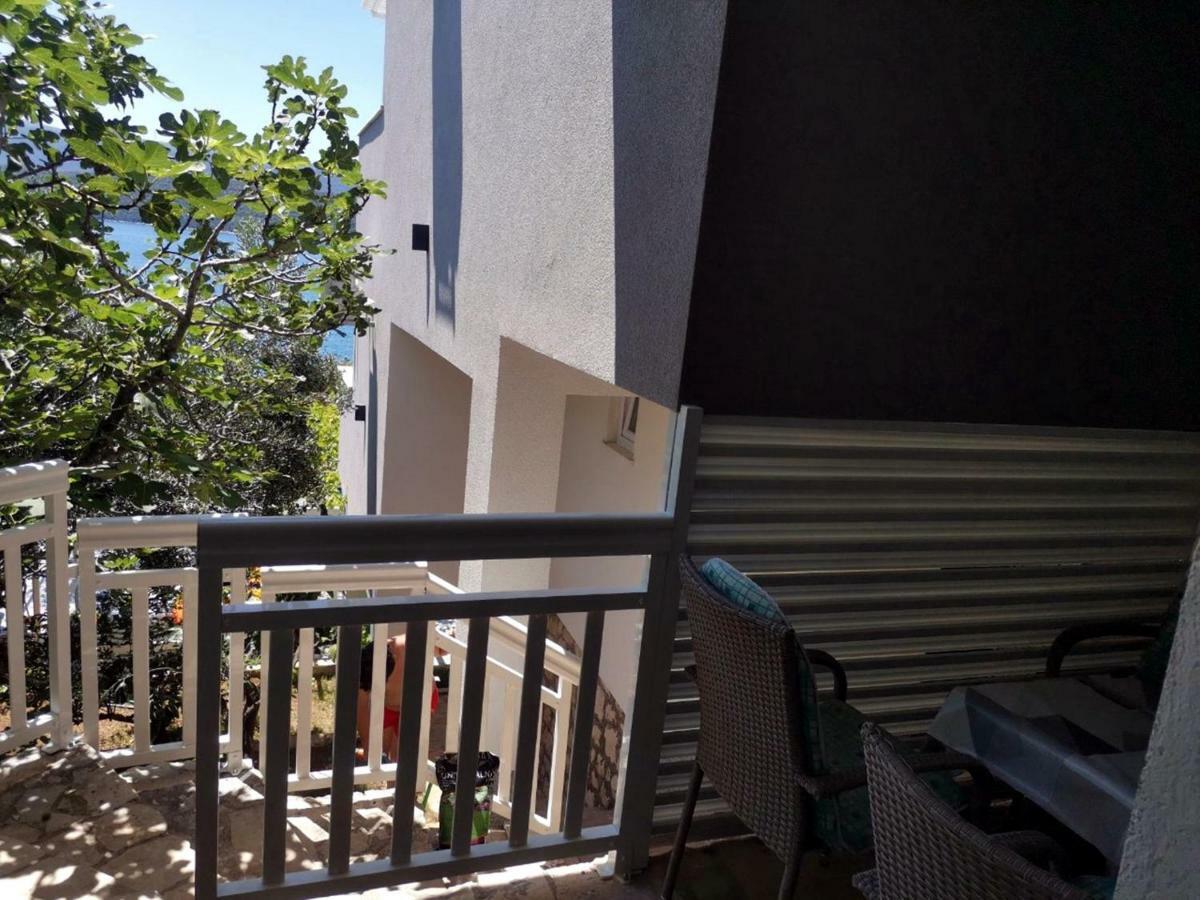 Apartments Lukrecia Неум Екстер'єр фото