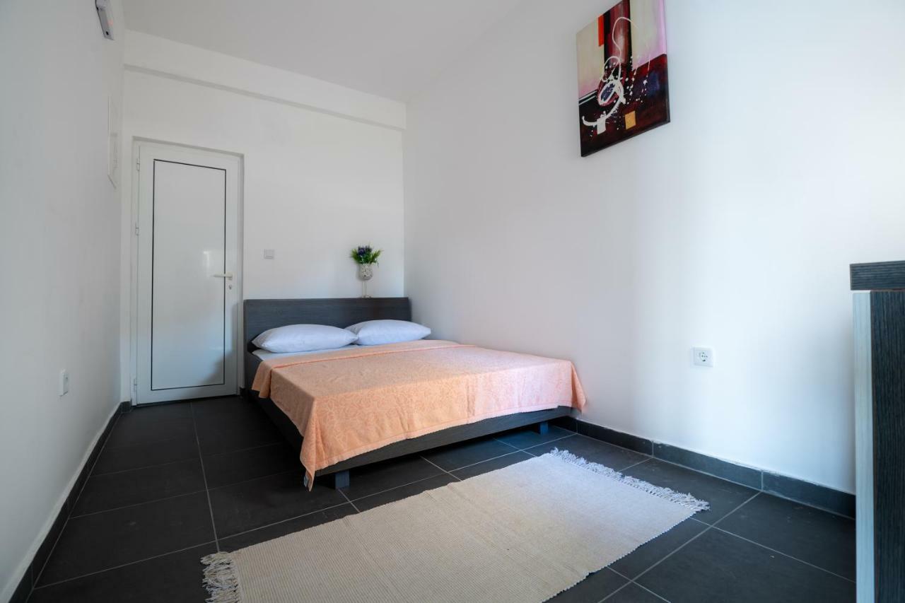 Apartments Lukrecia Неум Екстер'єр фото