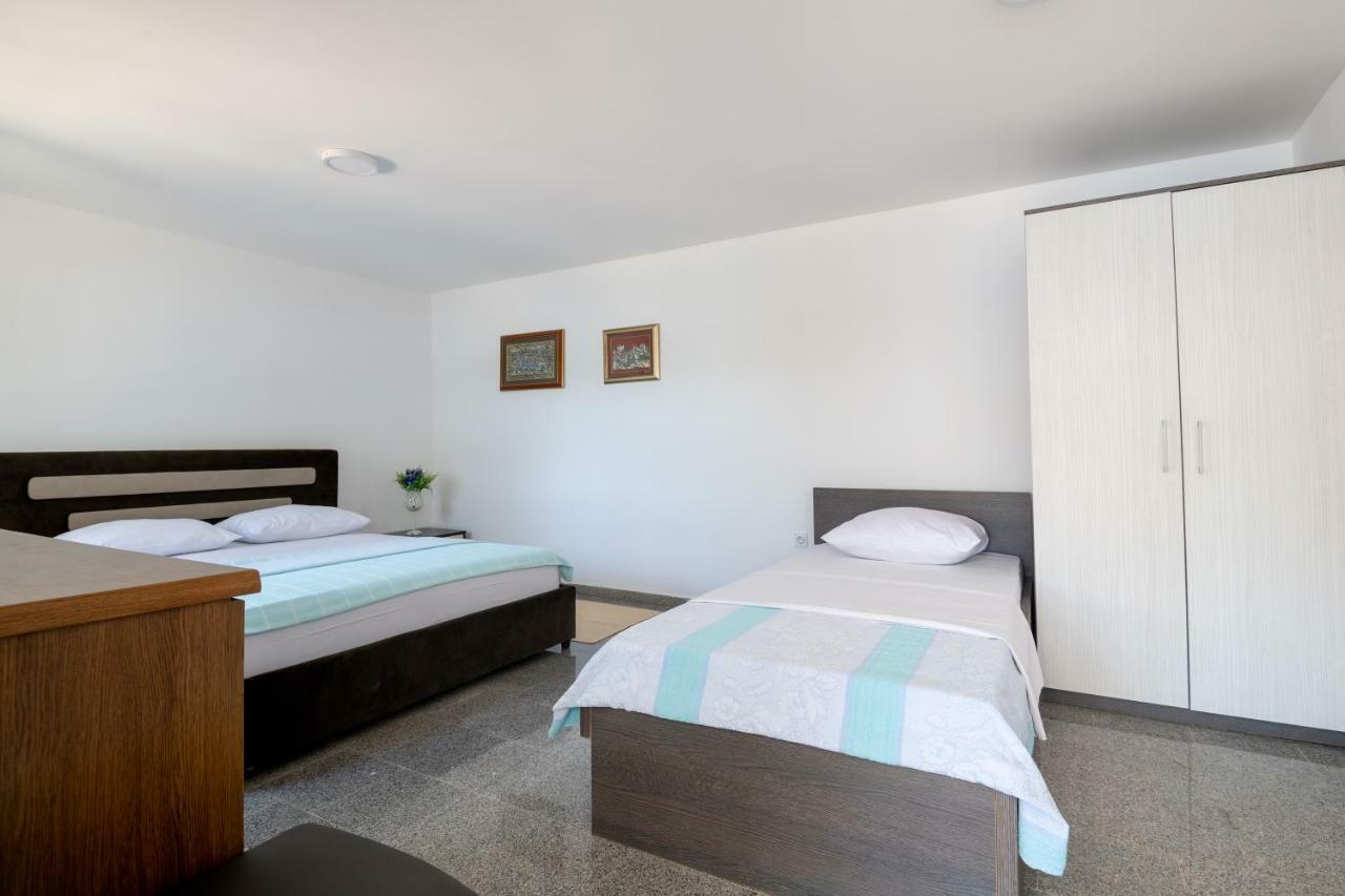 Apartments Lukrecia Неум Екстер'єр фото