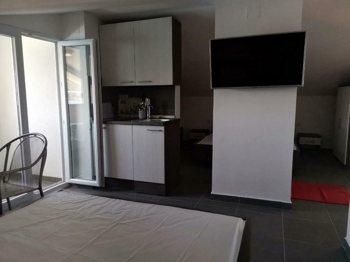 Apartments Lukrecia Неум Екстер'єр фото